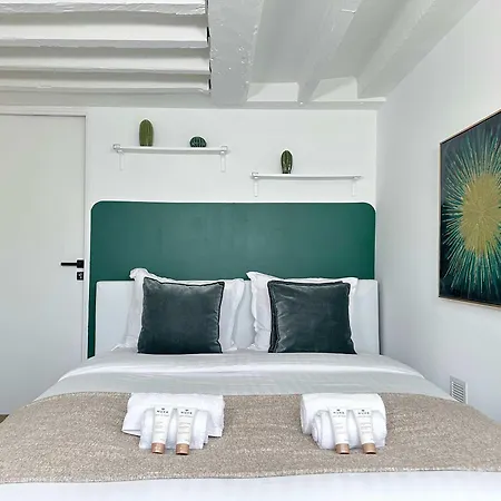 Stylish Near Bourse De Paris