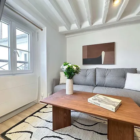 Stylish Near Bourse De Daire